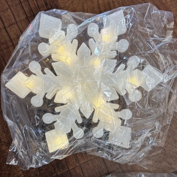 NWT lighted hanging snowflakes Christmas Xmas battery operated - Picture 3 of 8